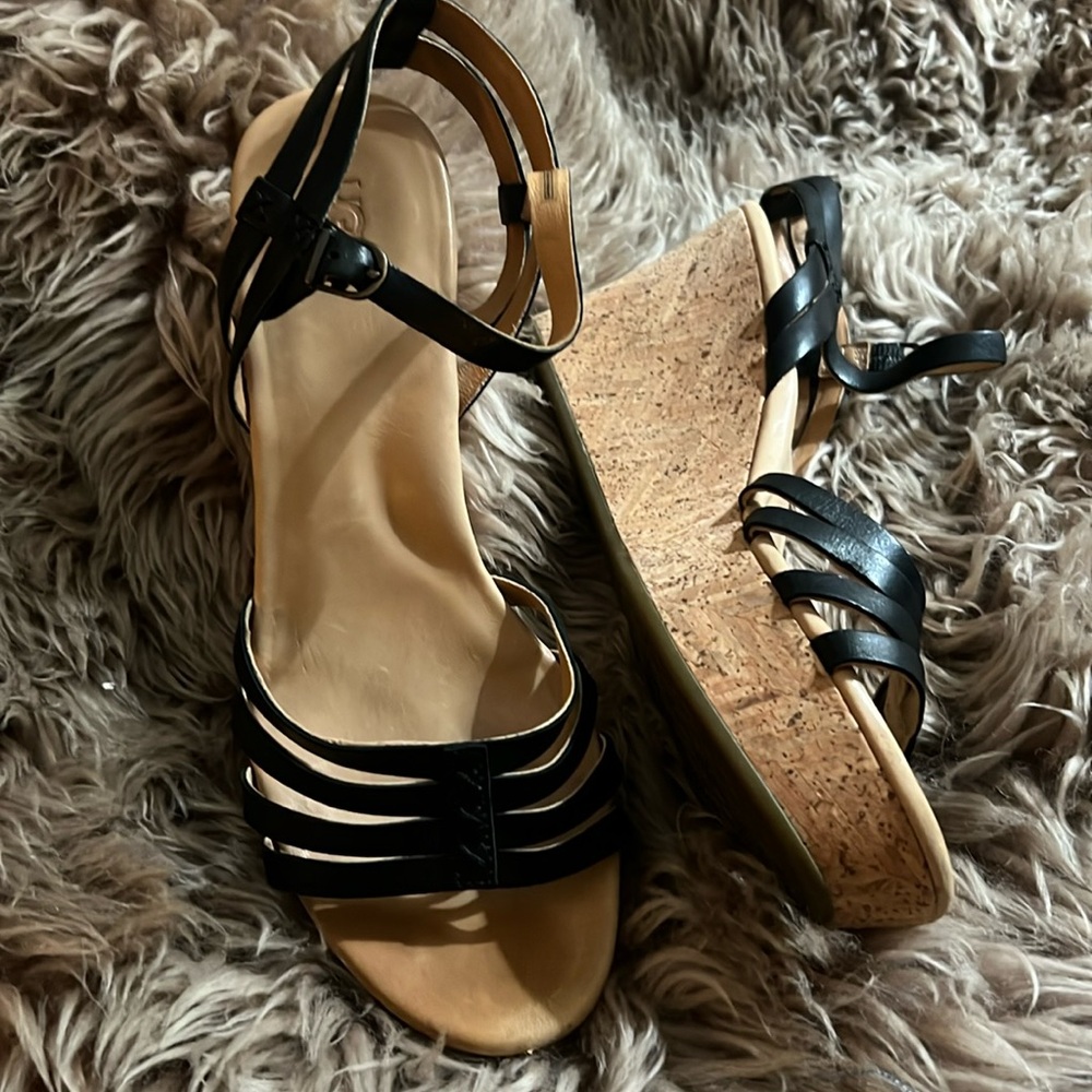 Ugg Mattie Wedges size 9